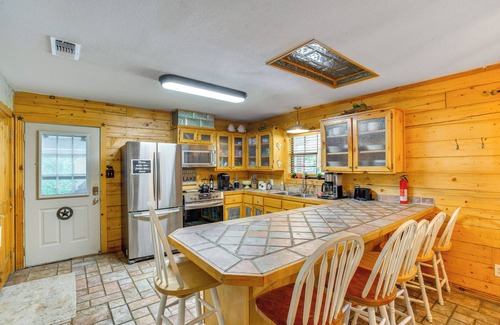 Granbury House | Granbury Home w/Waterfront Deck: 5 Mi to Downtown