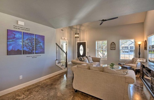 Granbury House | Granbury Home with Hot Tub and Furnished Patio!