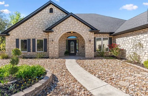 Granbury House | Granbury Lake Front Home, 4 bedroom, 3.5 bath, dock with lift , Jet ski, fishing