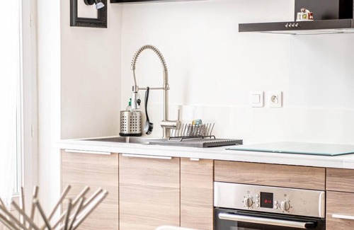 1st Arrondissement Apartment | Grand 2 chambres avec balcon Parc Longchamp