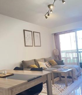 Saint-Sylvestre Apartment | Grand 2 pièces avec terrasse à 15mn en bus Centre-ville, Gare et Promenade des Anglais