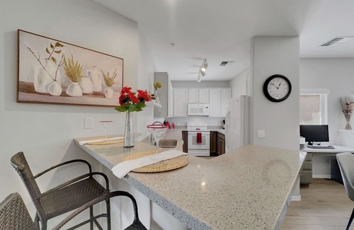 Superstition Lakes House | Grand 2nd Floor Condo, Heated Comm Pool, Golf Views!