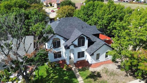 Grand Prairie House | Grand 6BR 2,5BA Holiday Home with Pool, Grill & Game Room