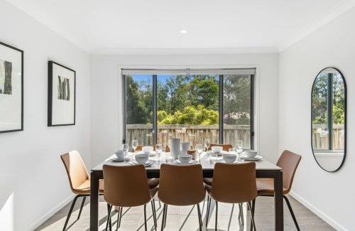 Heathwood House | Grand and Serene Family Stay with Alfresco Living