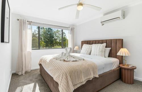 Heathwood House | Grand and Serene Family Stay with Alfresco Living