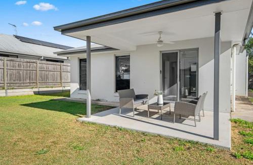Heathwood House | Grand and Serene Family Stay with Alfresco Living