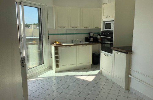 Saint-Germain-en-Laye Apartment | Grand Appartement Idéal Télé-travail à 25 min de Paris-défense
