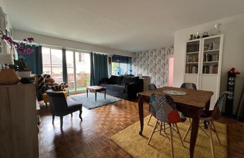 Saint-Fargeau Apartment | Grand appartement avec balcon et parking gratuit sur place