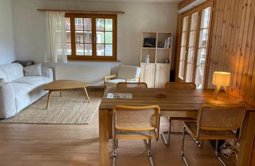 Evolene Apartment | Grand appartement calme avec vue, balcon et parking couvert