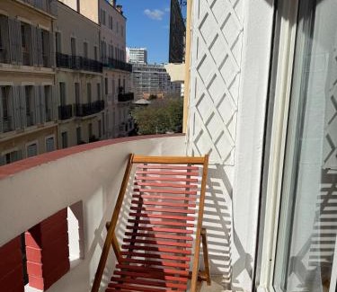Toulon Apartment | Grand appartement climatisé entre Gare et Port