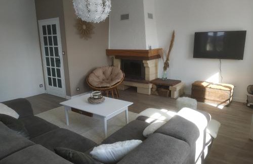 Saint-Pierre Apartment | GRAND APPARTEMENT COSY DANS MAISON DE CAMPAGNE