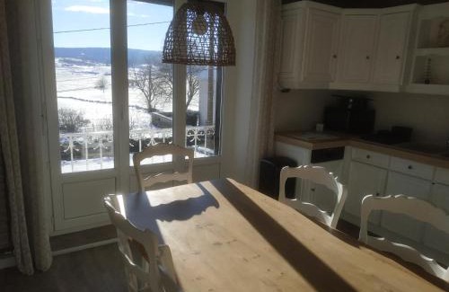 Saint-Pierre Apartment | GRAND APPARTEMENT COSY DANS MAISON DE CAMPAGNE