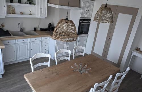 Saint-Pierre Apartment | GRAND APPARTEMENT COSY DANS MAISON DE CAMPAGNE