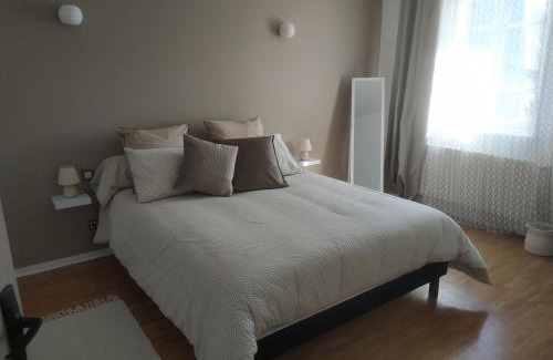 Saint-Pierre Apartment | GRAND APPARTEMENT COSY DANS MAISON DE CAMPAGNE