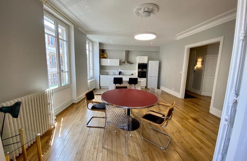 Moulins Apartment | Grand appartement de caractère au coeur de ville