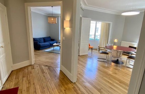 Moulins Apartment | Grand appartement de caractère au coeur de ville