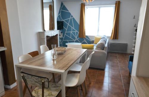 Valenciennes Apartment | Grand appartement de ville avec 2 places de parking privées intérieur