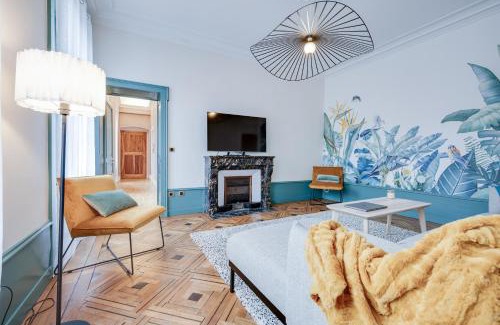 Lons-le-Saunier Apartment | Grand appartement 8 personnes terrasse privative hyper centre calme