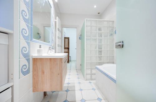 Lons-le-Saunier Apartment | Grand appartement 8 personnes terrasse privative hyper centre calme