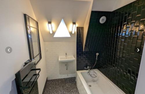 Perros-Guirec Apartment | Grand appartement renové centre historique proche plages