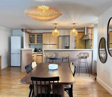 Concarneau Apartment | Grand Appartement ultra moderne Plein Centre, plage à pieds, avec parking