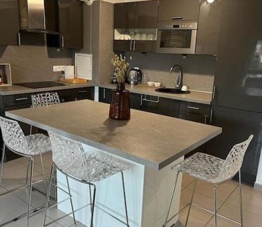 Aubervilliers Apartment | Grand appt proche Paris Parking