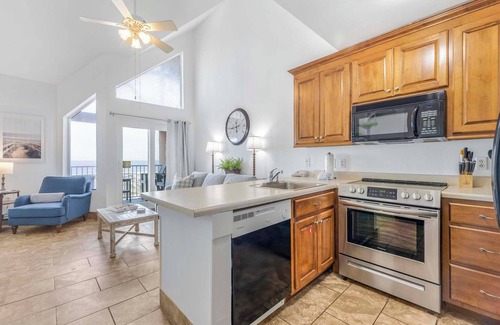 Gulf Shores Condo | ☀️ Grand Beach Resort Penthouse 2 | Steps to Sand, Pool, Hot Tub + Trails 🚴‍♀️