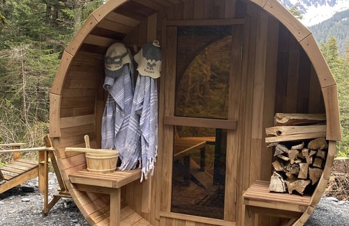 Seward House | Grand Bear Den - Eco-Luxury with a view