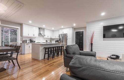 Lambton Shores Cottage | Grand Bend -Beach Spa Retreat - Villa Nicole