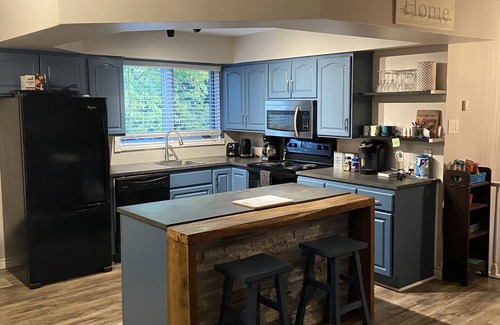 Lambton Shores Cottage | Grand Bend Riverfront 4 Season 4 BR cottage close to beaches & conservation area