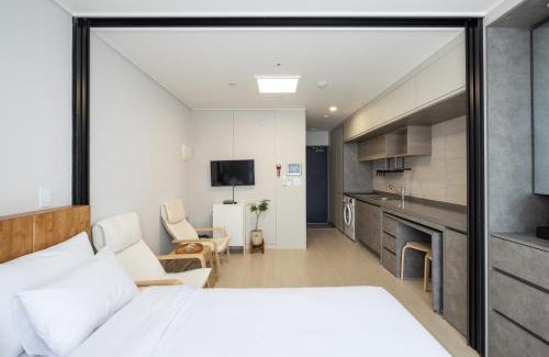 Yeongjong-dong Hotel | Grand Bleu Hotel & Residence