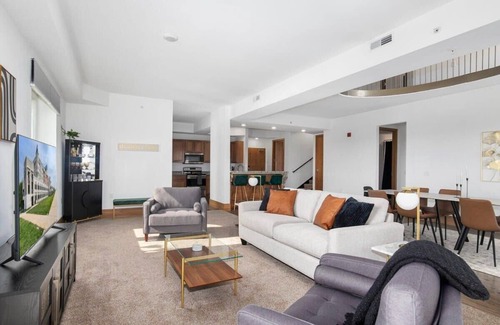 Grandville Apartment | Grand Castle Penthouse—3 Levels of Luxury & Views