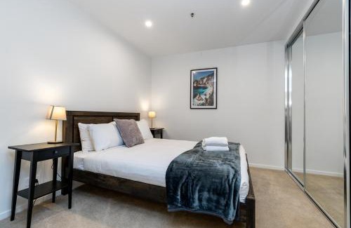 Phillip Apartment | Grand Central Towers Apt Resort-Style Amenities