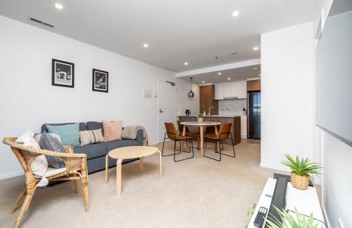 Phillip Apartment | Grand Central Towers Apt Resort-Style Amenities