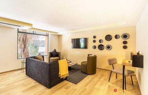 Colonia Cuauhtemoc Apartment | Grand Chapultepec by Kukun