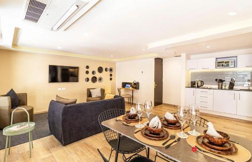 Colonia Cuauhtemoc Apartment | Grand Chapultepec by Kukun