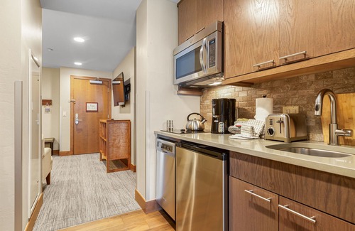 Peak 8 Condo | Grand Colorado on Peak 8 Suite - Ski-in/out