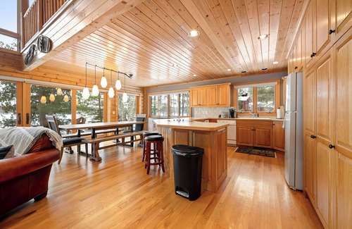 Grand Rapids House | Grand Deer Lake Log Home – Minnesota Lake Life: Swim, Fish, Boat & More
