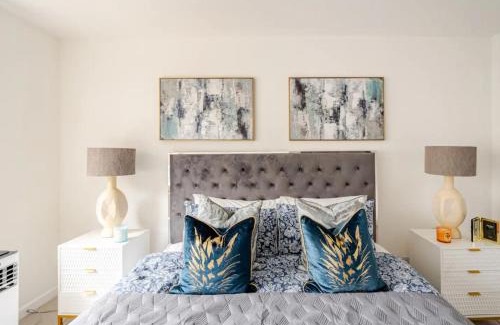 Belgravia House | Grand Design Deluxe Suite by Buckingham Palace