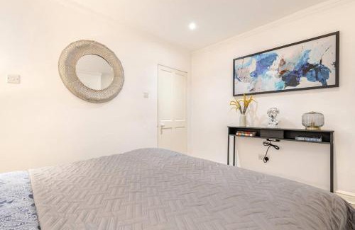 Belgravia House | Grand Design Deluxe Suite by Buckingham Palace