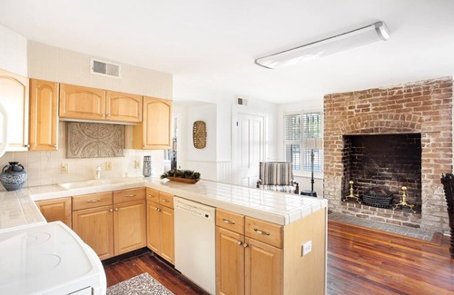 Historic District - North House | Grand Downtown Estate on Broughton for 20 Guests w/Parking by Lucky Savannah