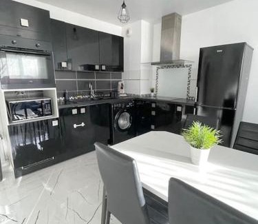 Saint-Ouen-l'Aumone Apartment | Grand F3 à 30mn de Paris - Terrasse + Parking privé