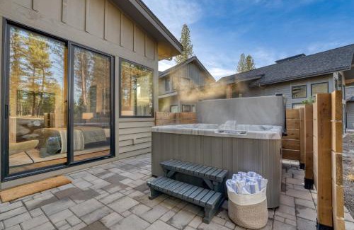 Sunriver House | Grand Fir by AvantStay Hot Tub and Firepit