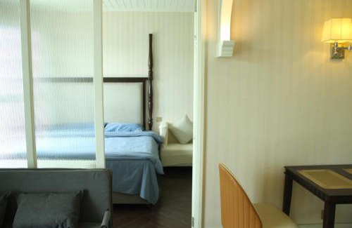 Na Chom Thian Apartment | Grand Florida芭提雅带免费游泳池温泉桑拿浴和健身房瑜伽室私家海滩公寓E206