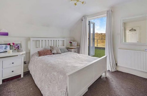 Oldham Other | Grand four bed with spectacular views and lazy spa
