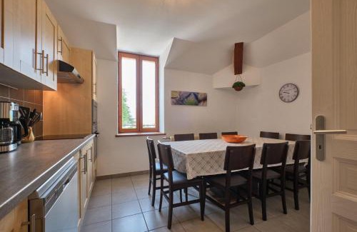 Saint-Geoire-en-Valdaine Apartment | Grand Gîte du Château de St Geoire
