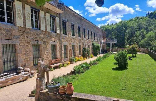 Le Chambon-sur-Lignon House | Grand gîte rénové, billard, baby-foot, vue sur rivière, terrasse, activités diverses - FR-1-582-76