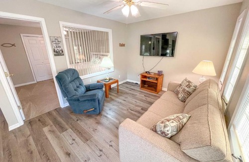 Gilbertsville House | Grand Gilbertsville Getaway Walk to Kentucky Lake