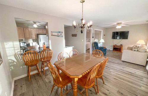 Gilbertsville House | Grand Gilbertsville Getaway Walk to Kentucky Lake