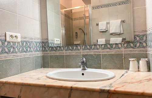 Comps-sur-Artuby Hotel | Grand Hôtel Bain